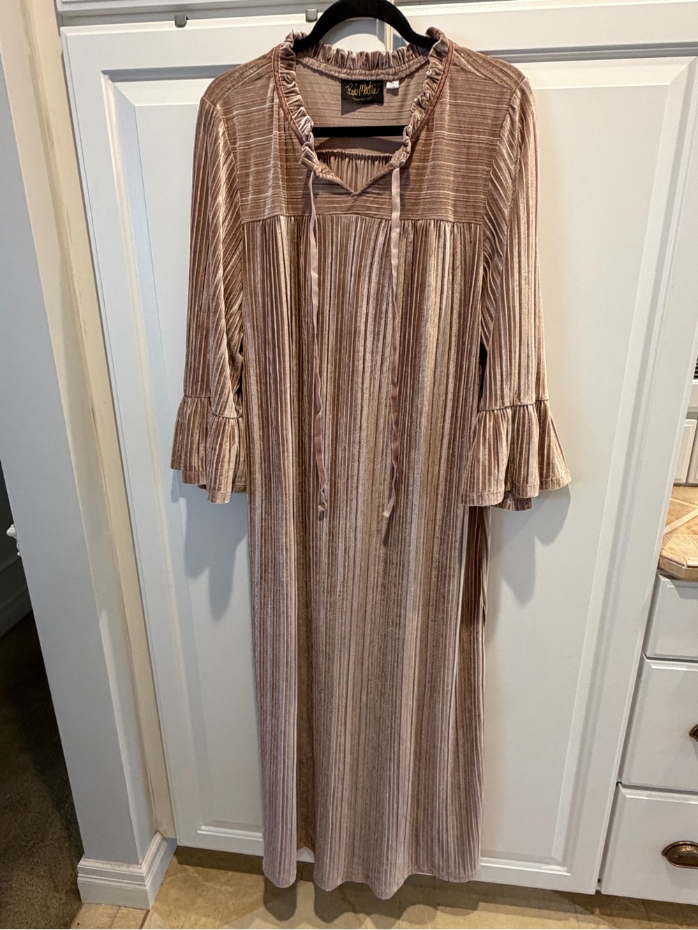 Bob Mackie Pleated Velvet Robe With Ruffle Neck and Bell Sleeves -size XL